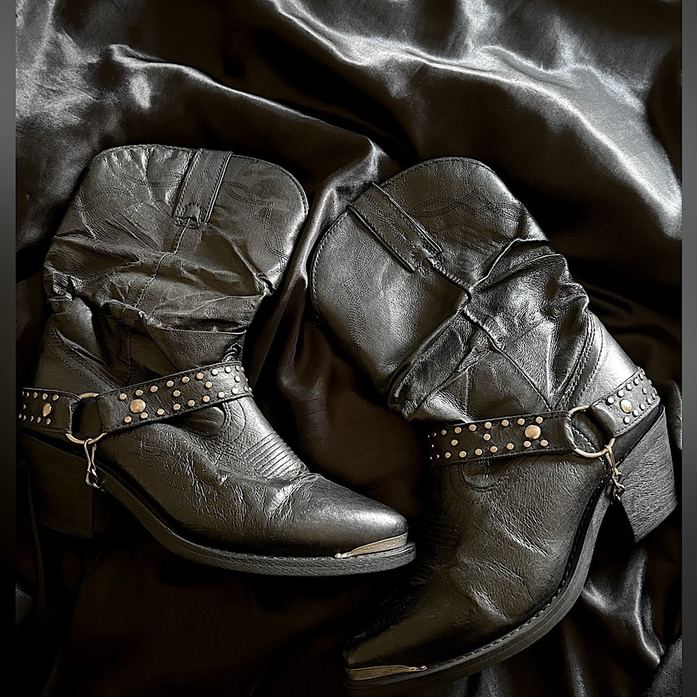 Shyanne Women's Tammye Slouch Harness Leather Boots Size 8
